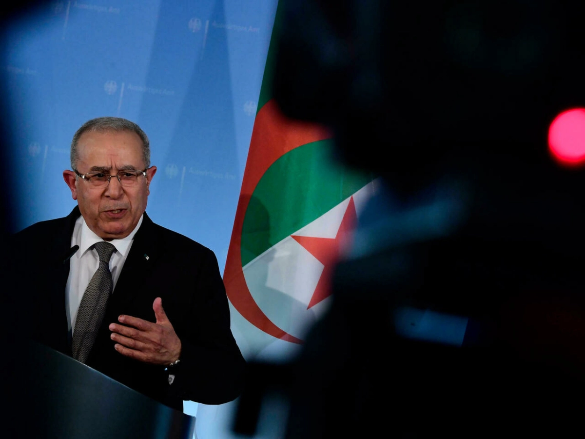 الجزائر لم تنس “نكبة الكركرات”.. العمامرة ربط قطع العلاقات مع المغرب بقضية الصحراء التي قال تبون بأنها “أصبحت ميتة”