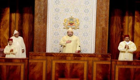 الملك يوجه خطابا للبرلمان من القصر الملكي ويوصي بضمان سلامة البرلمانيين