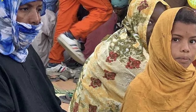 الطفلة “خديجة”.. الصوم لأول مرة والإفطار في الشارع