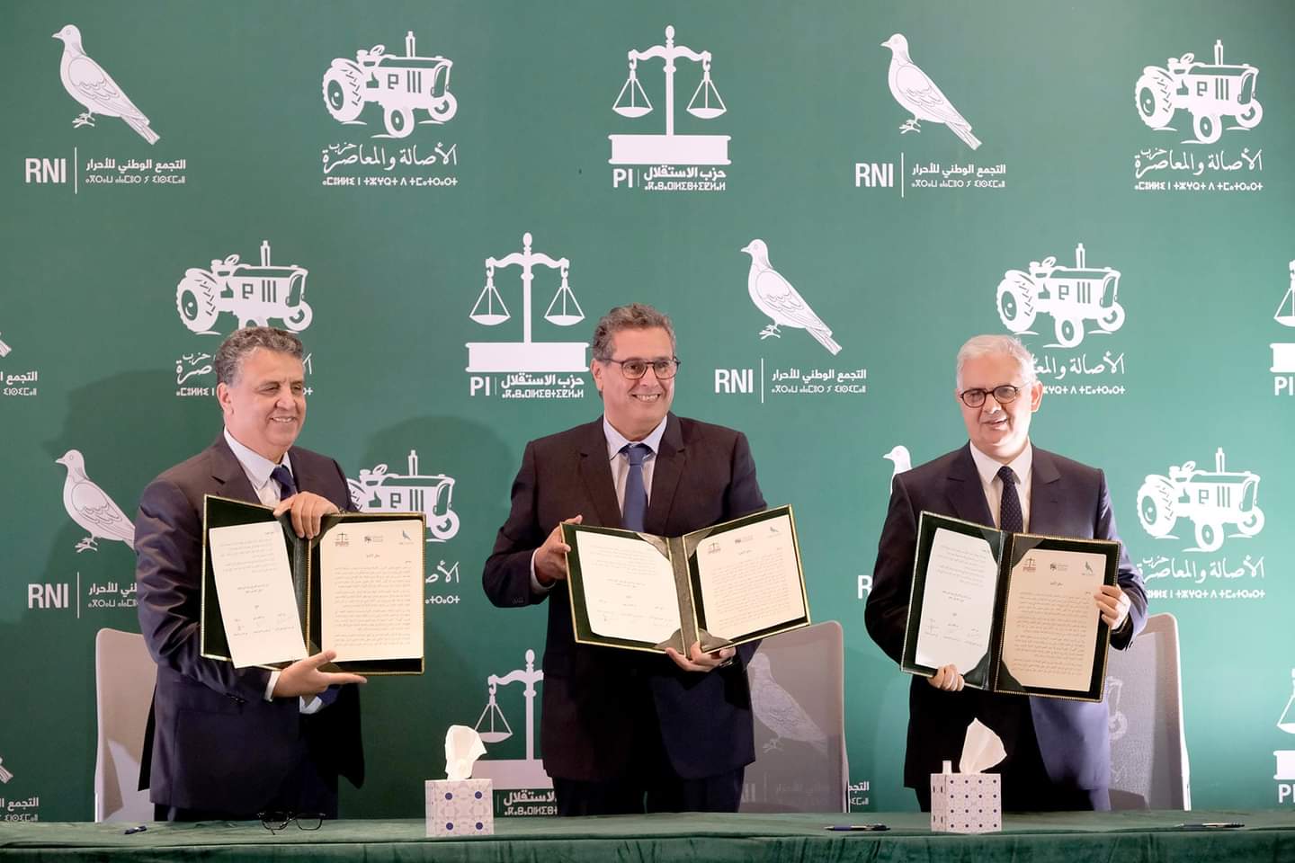 أحزاب المعارضة” تطالب الحكومة بمأسسة الحوار الاجتماعي وضبط أسعار المحروقات