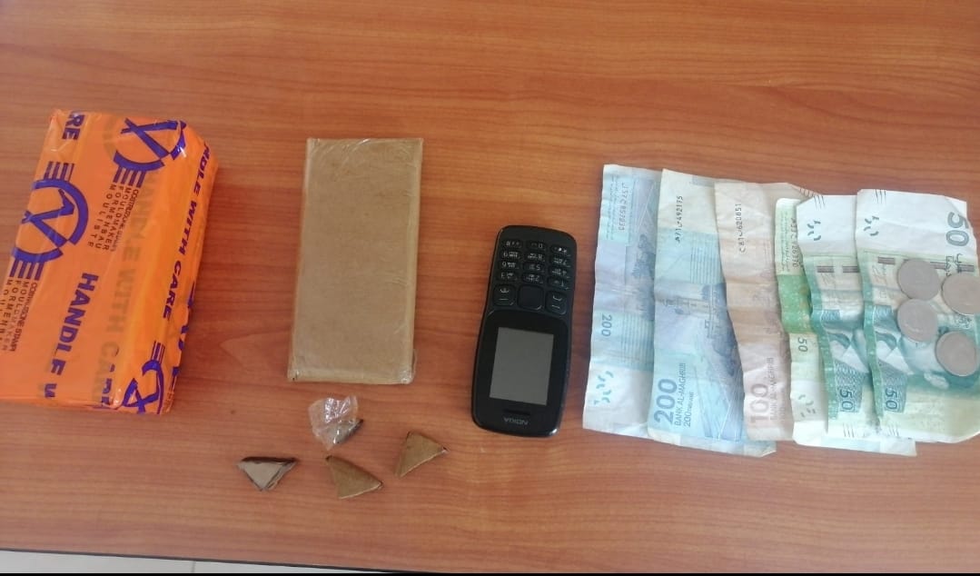 أمن المرسى يوقف شخص يتاجر في المخدرات