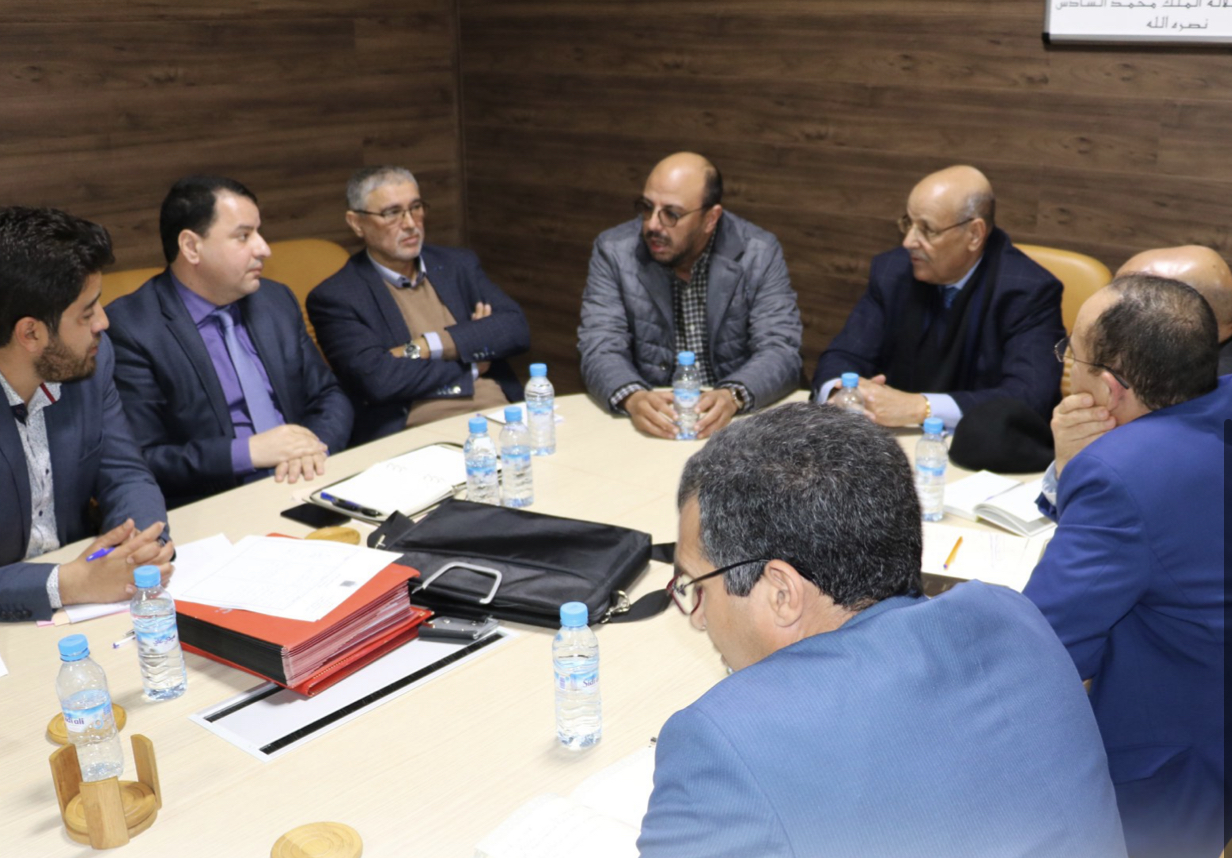 جدل انقطاع المياه عن العيون يتصاعد بين ولد الرشيد ومكتب الكهرباء والماء