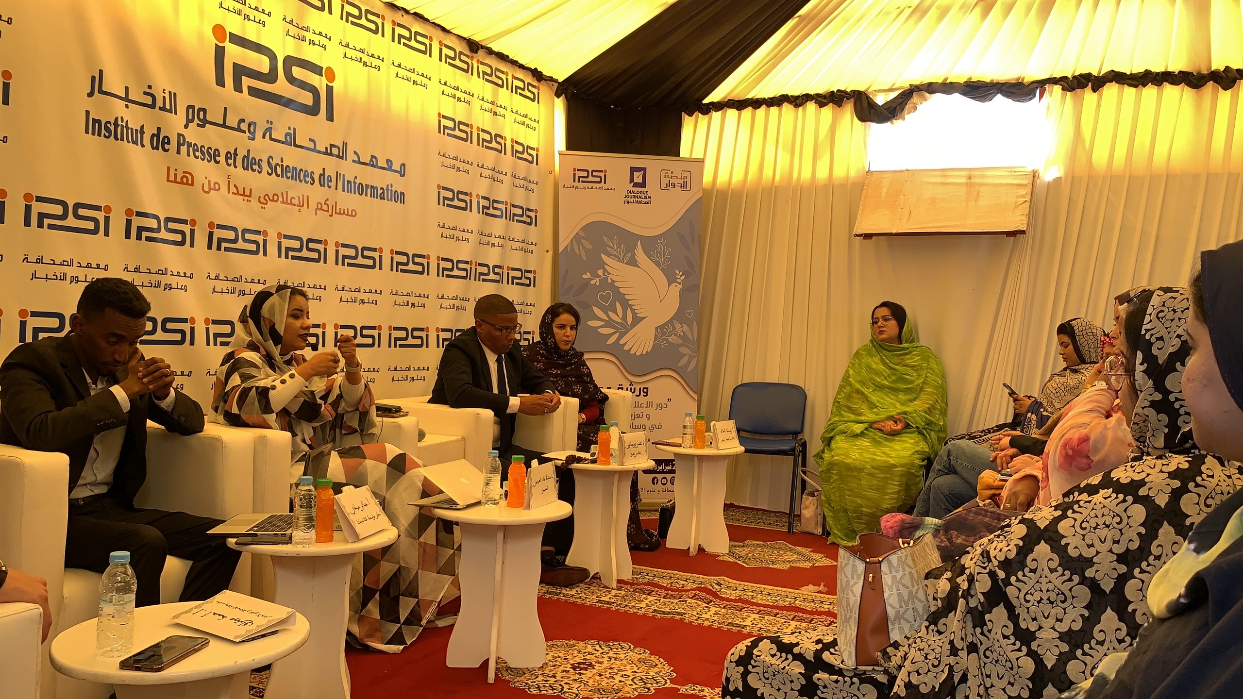 معهد الصحافة وعلوم الأخبار بشراكة مع مركز كايسيد يحتضن ورشة حول الإعلام في بناء السلام