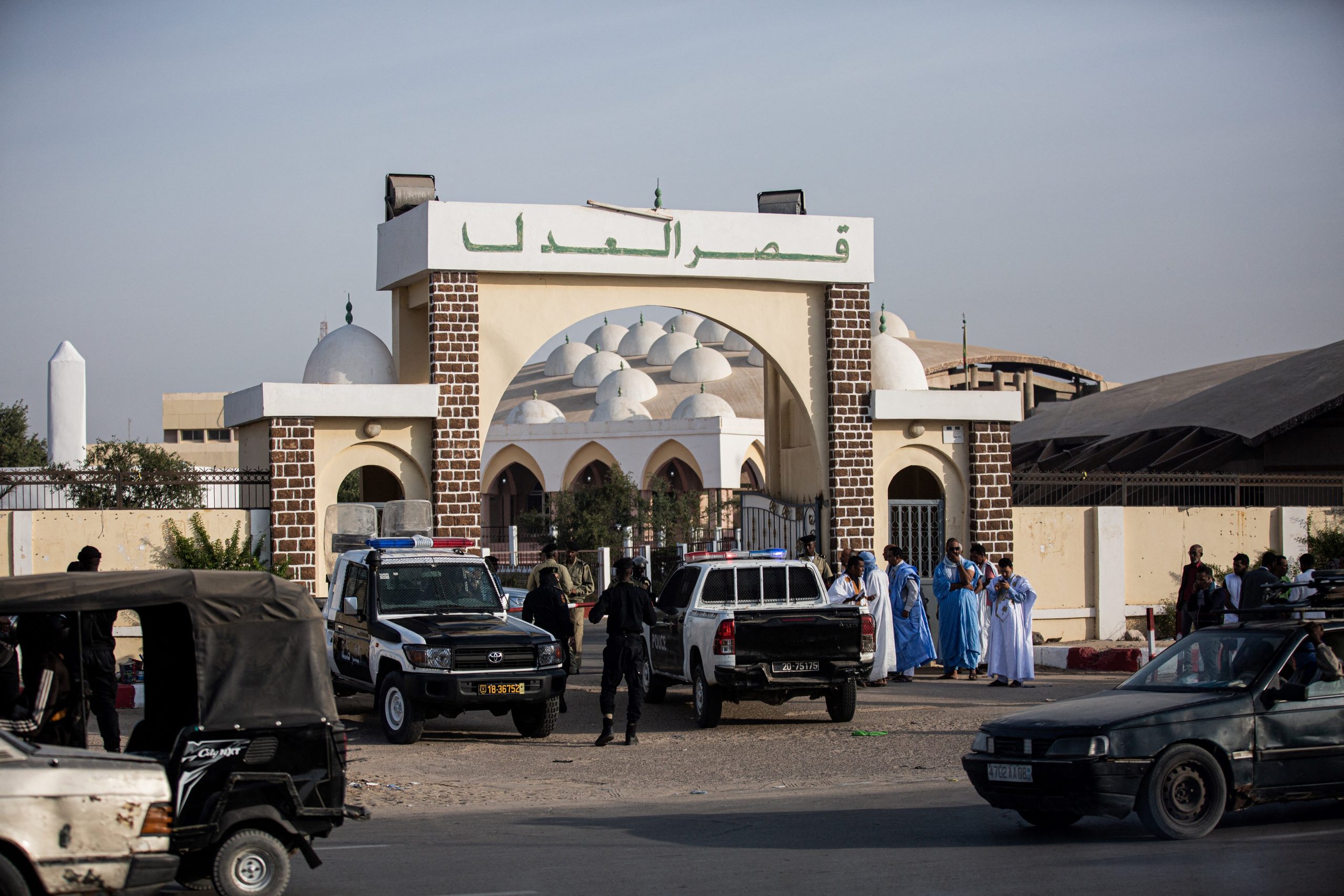 Security personal gather outside the courthouse during the opening of the former President of Mauritania, Mohamed Ould Abdel Azizs corruption trial in Nouakchott on January 25, 2023. - Former Mauritanian President Mohamed Ould Abdel Aziz went on trial on January 25, 2023, accused of amassing an illicit personal fortune from his 11-year stay in power. (Photo by Med LEMIN RAJEL / AFP)