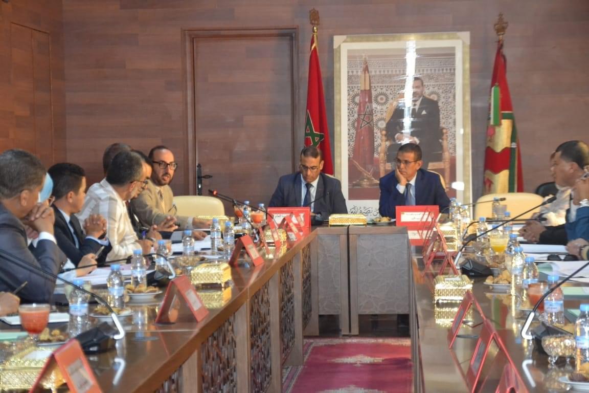المجلس الإقليمي للعيون يعقد دورته الإستثنائية ويصادق في جدول أعماله على نقطتين