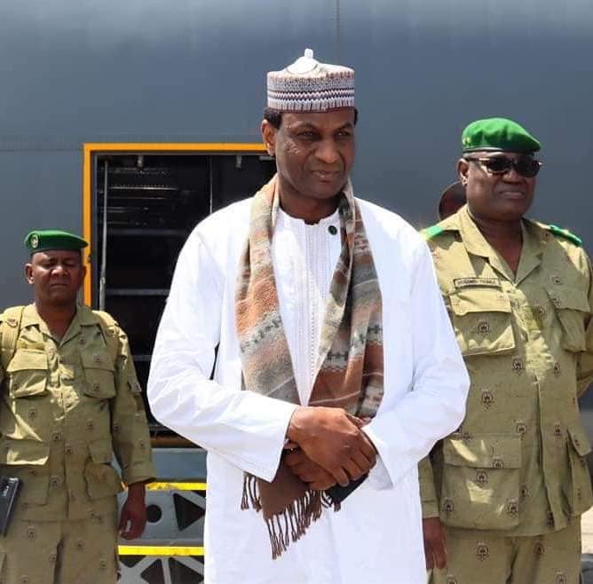 في أول رحلة خارجية.. رئيس وزراء حكومة الانقلابيين يتجه لتشاد