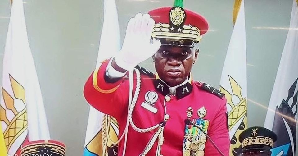 الجنزال نغيما يؤدي القسم رئيسا للغابون ويعد بتسليم السلطة للمدنيين