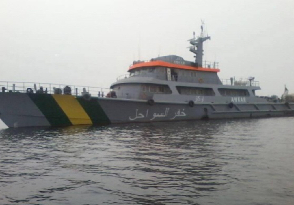 خفر السواحل الموريتاني ينهي أزمة طاقم سفينة صيد ظلت عالقة بالسواحل المحلية بسبب عطل في المحرك