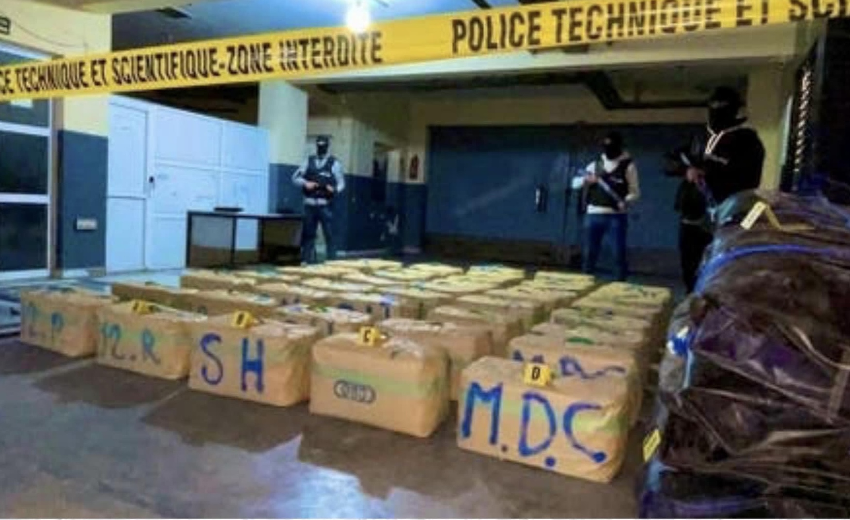 العيون : عناصر الشرطة القضائية تحبط محاولة لتهريب المخدرات وتوقف أربعيني متورط في القضية