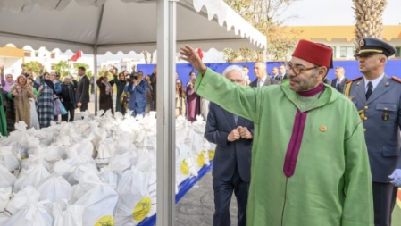 جلالة الملك يعطي بالرباط انطلاقة العملية الوطنية “رمضان 1445” لفائدة مليون أسرة