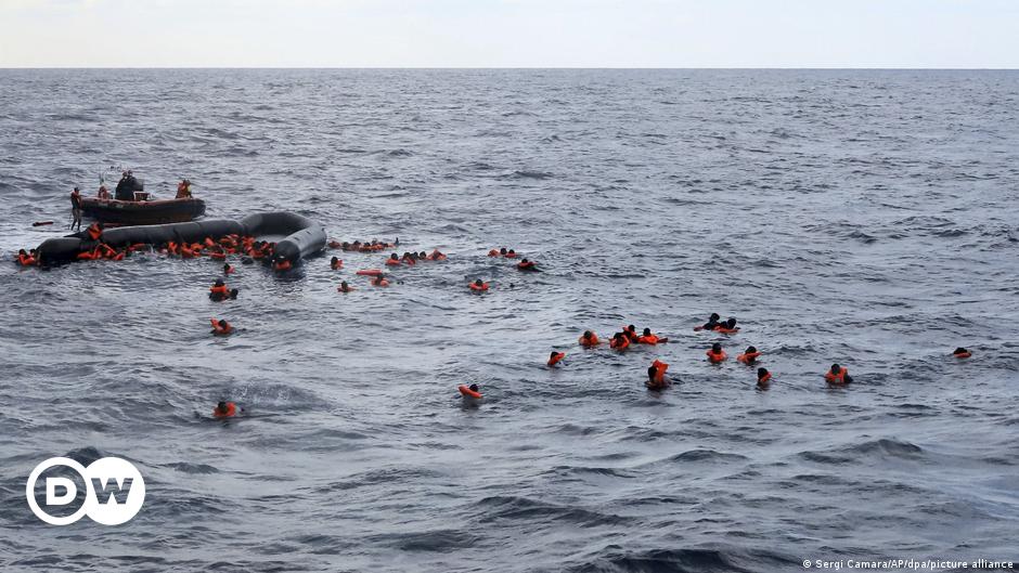 البحرية الملكية تنقذ 58 مهاجرا غير نظامي عرض سواحل العيون