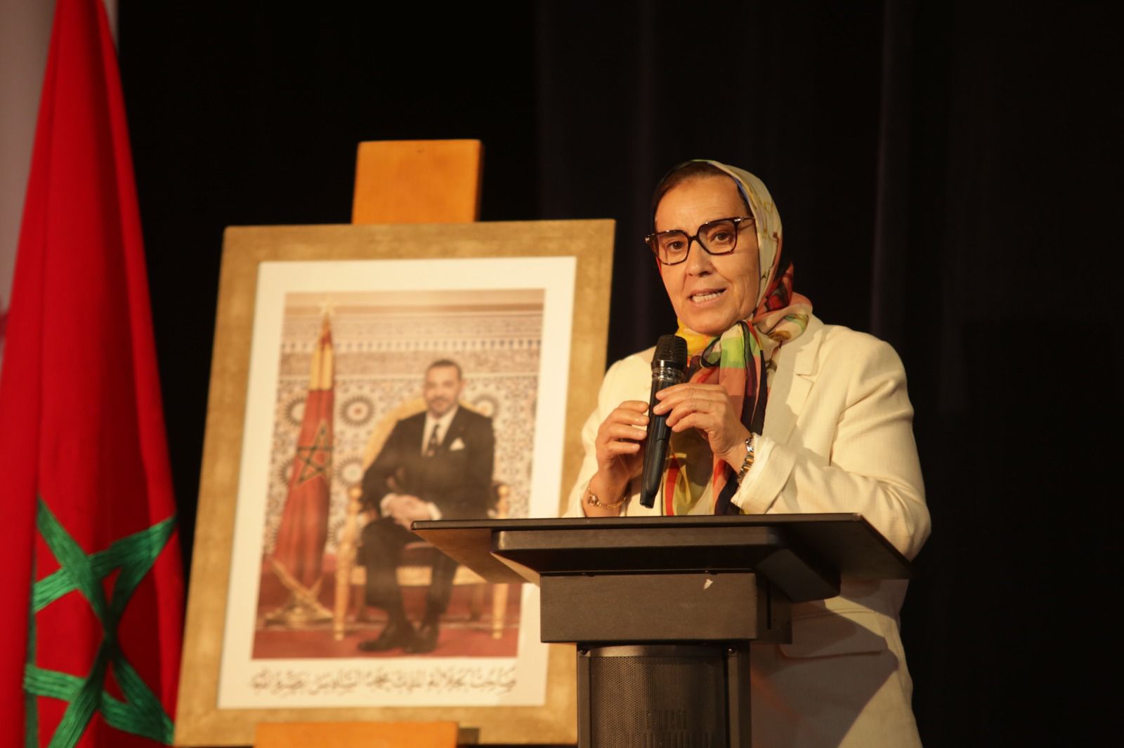 بعد تضامنها الصريح مع “رفيعة المنصوري”.. فيسبوكيون يحاولون تقزيم المرأة الاستقلالية الحديدية “خديجة الزومي” !