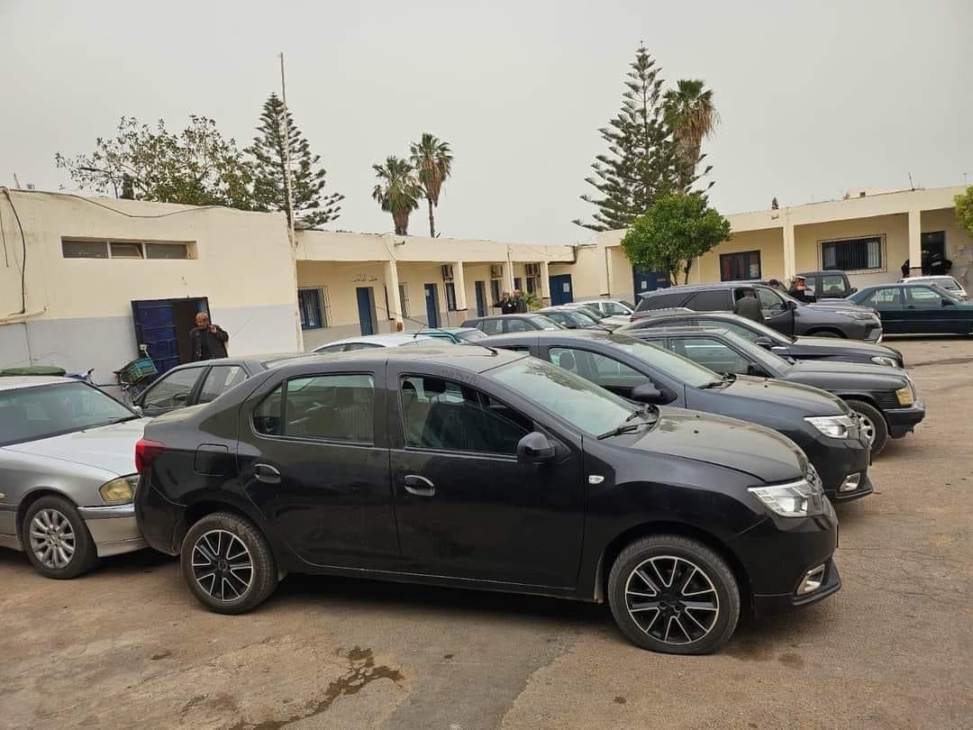 توقيف 16 شخصا ينشطون ضمن شبكة إجرامية متورطة في الاتجار الدولي في السيارات المسروقة والتزوير واستعماله.