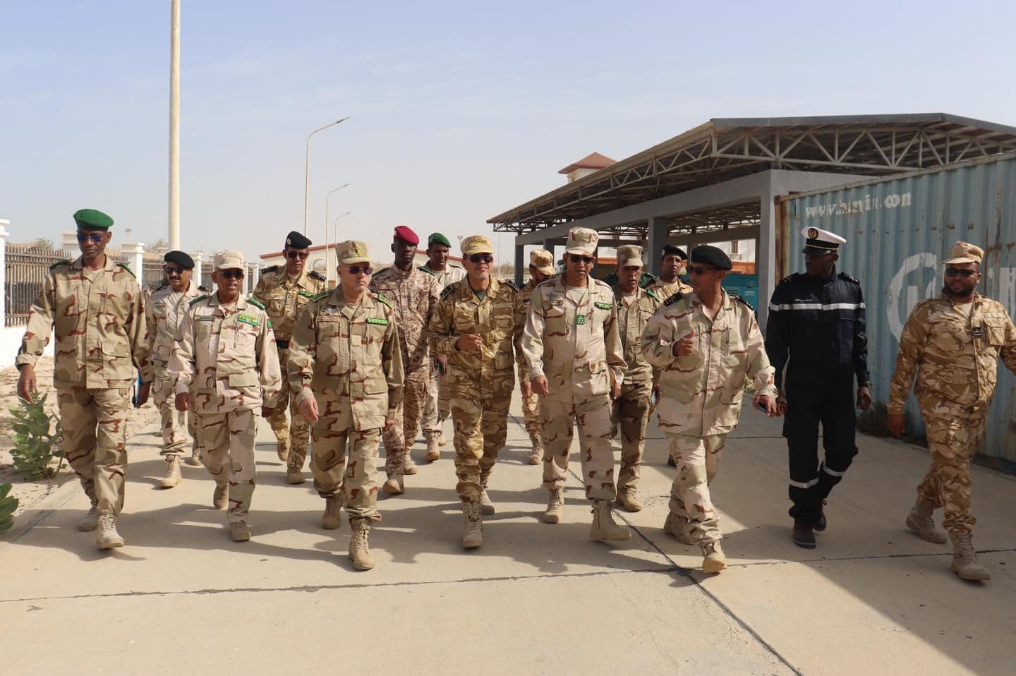 قائد الأركان العامة للجيش الموريتاني يزور نقاط الحدود مع مالي