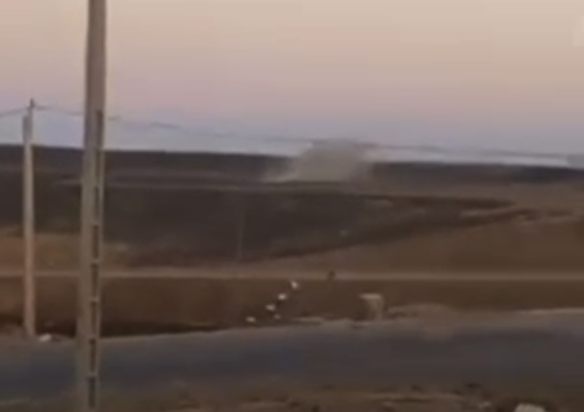 تزامننا مع زيارة وفد رسمي انفجارات قوية بمنطقة الكايز بالسمارة