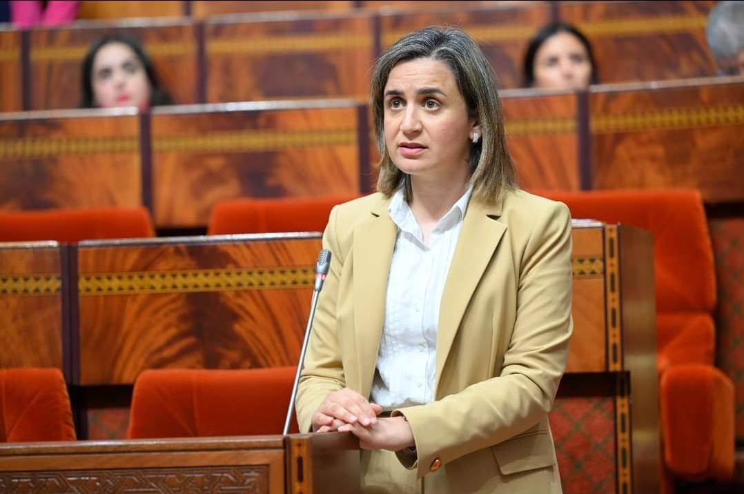 مجلس النواب يصادق على مقترح تعديل يسمح بالاحتفاظ بالأجرة كاملة خلال رخصة المرض المزمن للموظفين