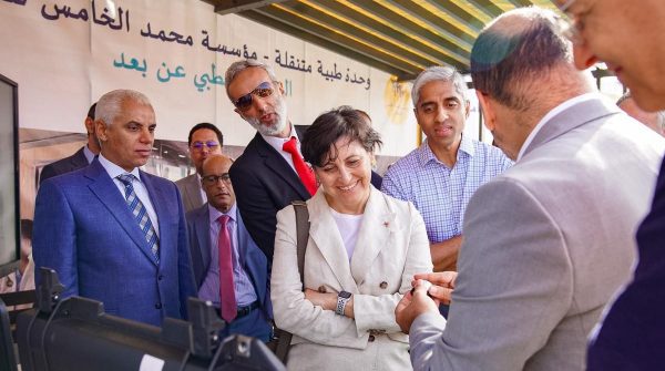 أمزميز.. لجنة تابعة لمنظمة الصحة العالمية تشيد بالمشروع الملكي لتوفير الوحدات الصحية المتنقلة في مناطق الزلزال