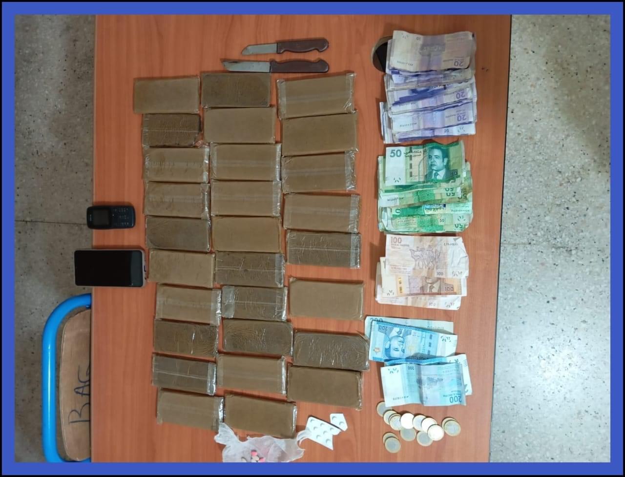 أمن العبون يوقف شخص بتهمة الاتجار في المخدرات وحيازة مؤثرات عقلية