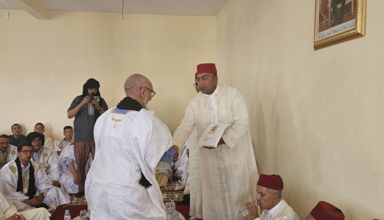 تسليم هبة ملكية لزاوية الشرفاء الركيبات أولاد موسى بمنطقة الحصيات ضواحي مدينة السمارة