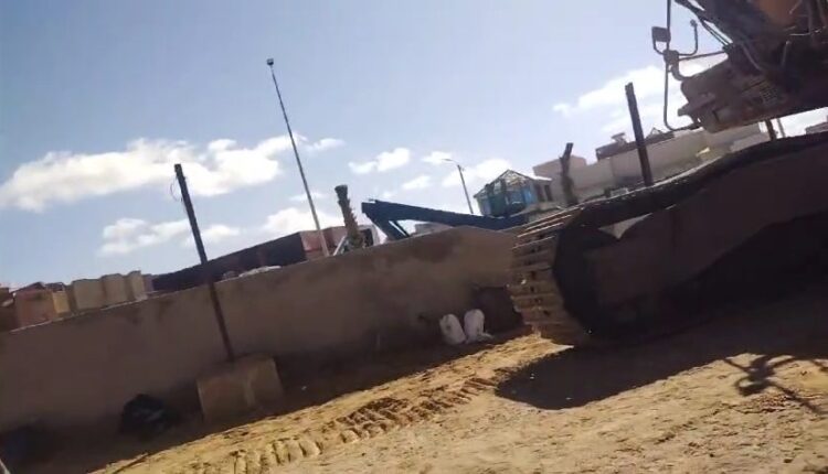 مصرع عامل في حادث بورش تهيئة كورنيش فم الواد / العيون