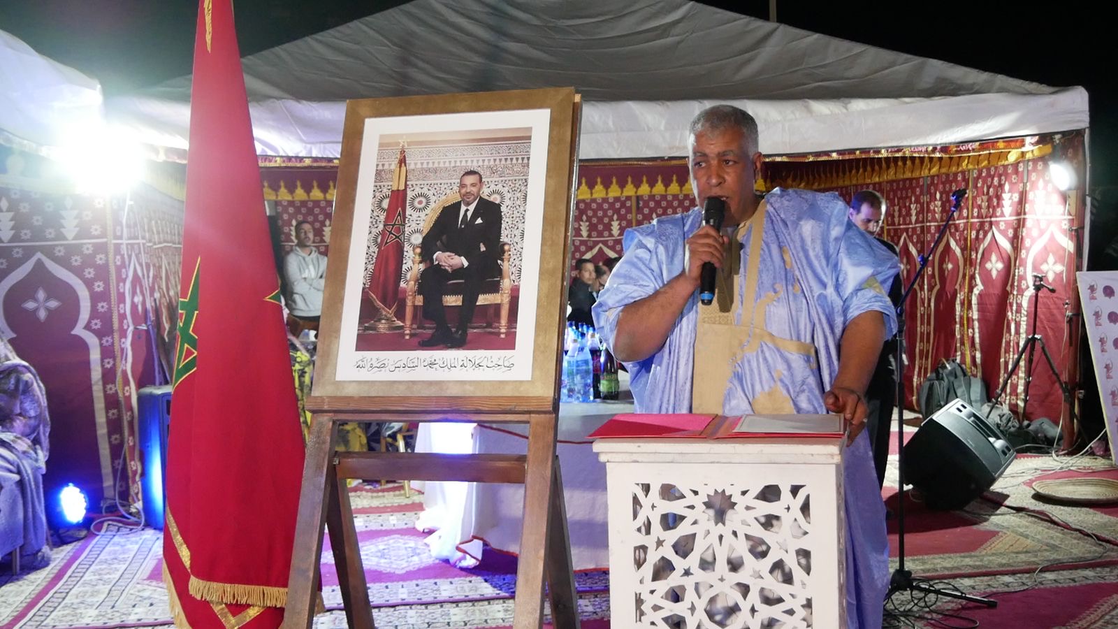 تتويج الفائزين بجوائز مهرجان السمارة الدولي للكوميديا الحسانية