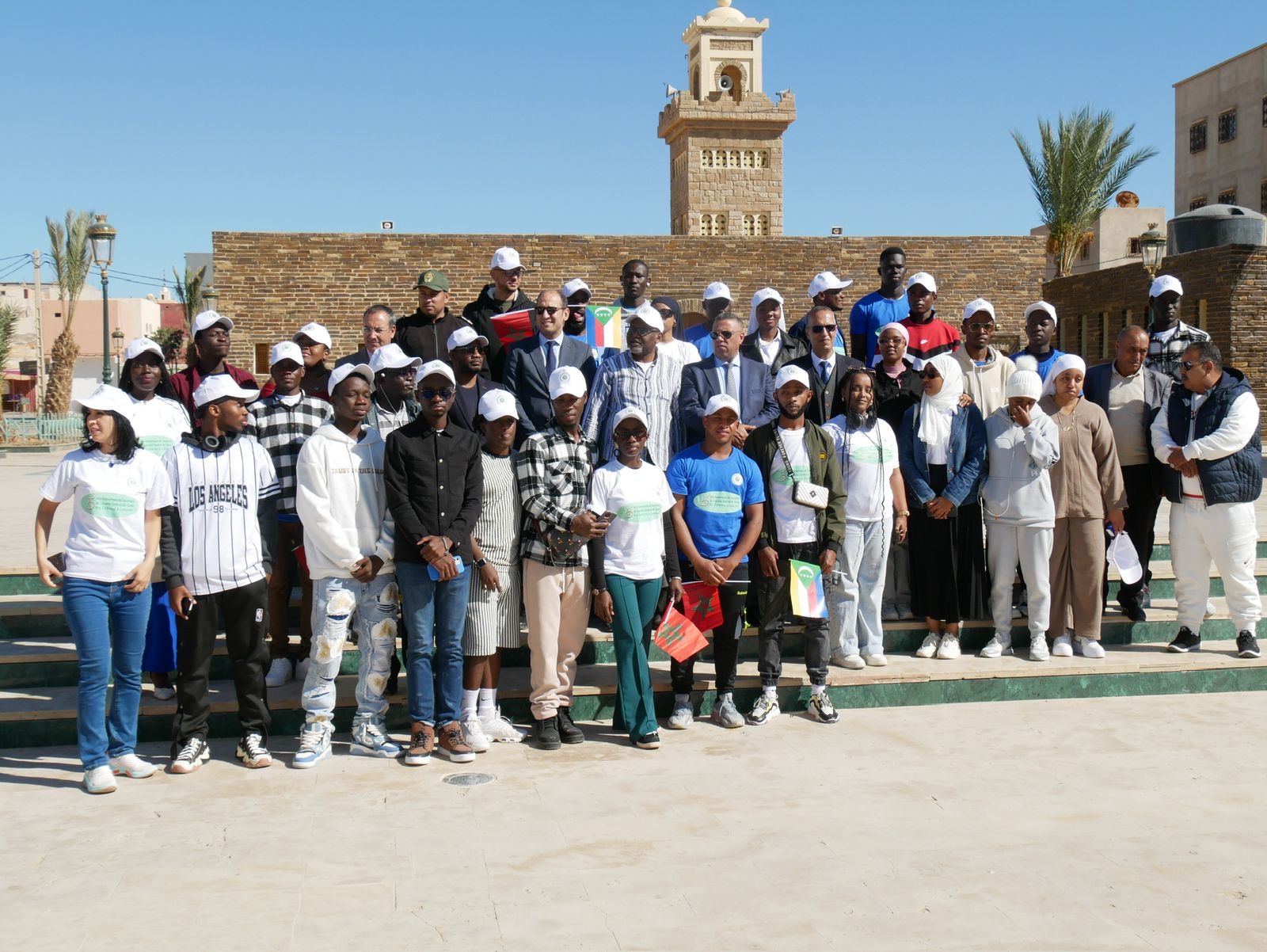 رفقة طلبة باحثون يتابعون دراستهم الجامعية بالعيون، القنصل العام لجمهورية إتحاد جزر القمر في زيارة رسمية لمدينة السمارة.