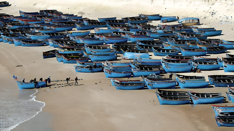 بسبب سوء الأحوال الجوية منع إبحار قوارب الصيد التقليدي بسواحل الداخلة