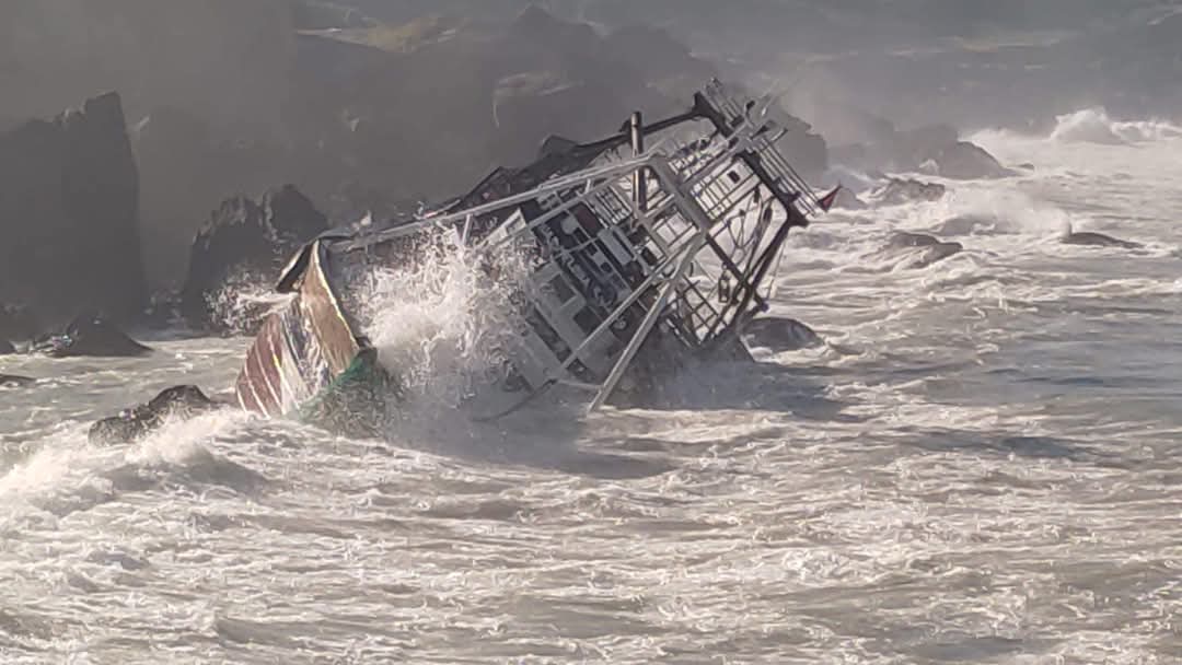 خسائر في الأرواح إثر غرق قارب “طريفة2″، للصيد بسواحل مدينة العرائش