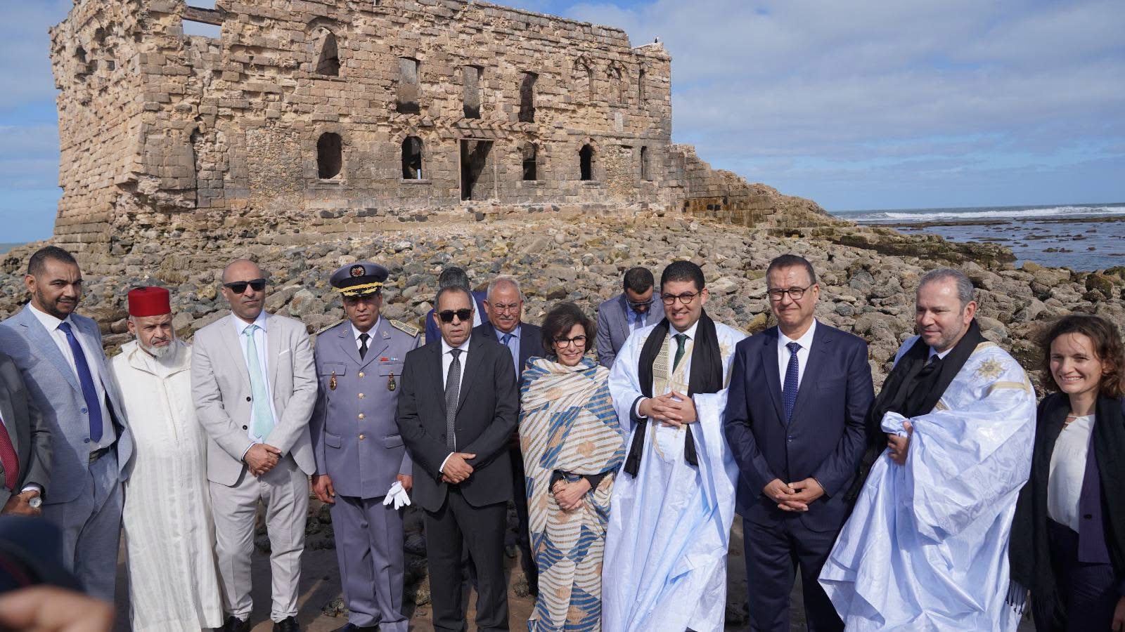 بنسعيد و وزيرة الثقافة الفرنسية في زيارة لمعالم تاريخيّة بإقليم طرفاية