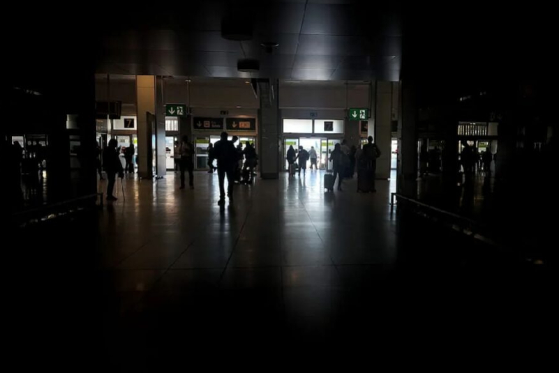 انقطاع واسع للكهرباء يشل الحركة بإسبانيا والبرتغال وفرنسا