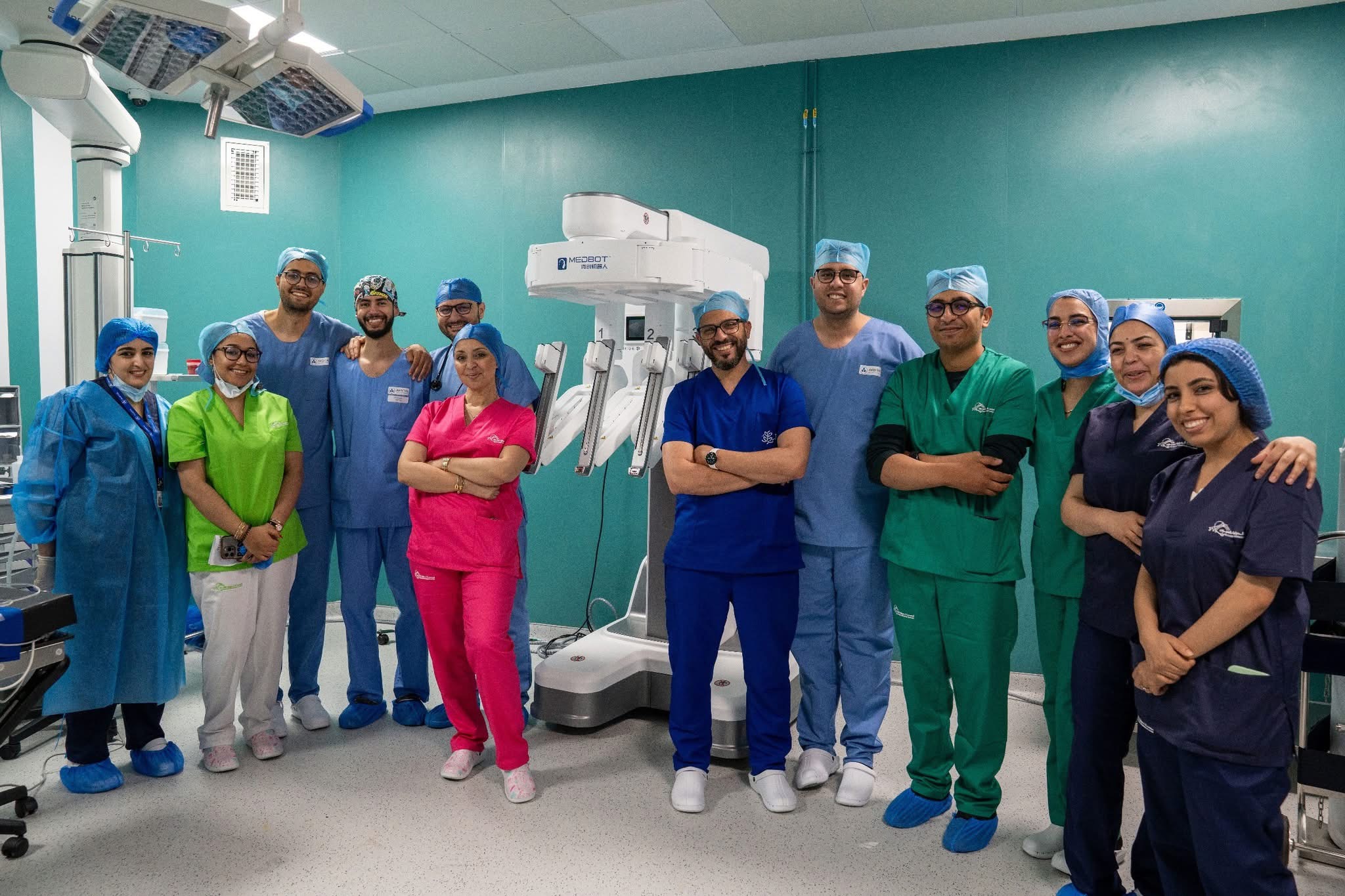 بعد أيام من إفتتاحه بالعيون أكديطال تعلن نجاح أول عملية عن بُعد (تيليجراحة)