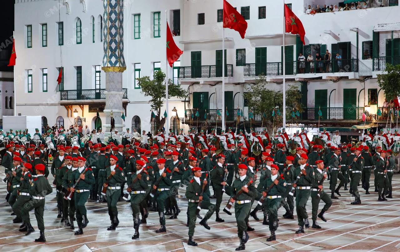 طوان تتزين بعرض باهر للطواف بالمشاعل وللشهب النارية احتفالا بعيد العرش المجيد