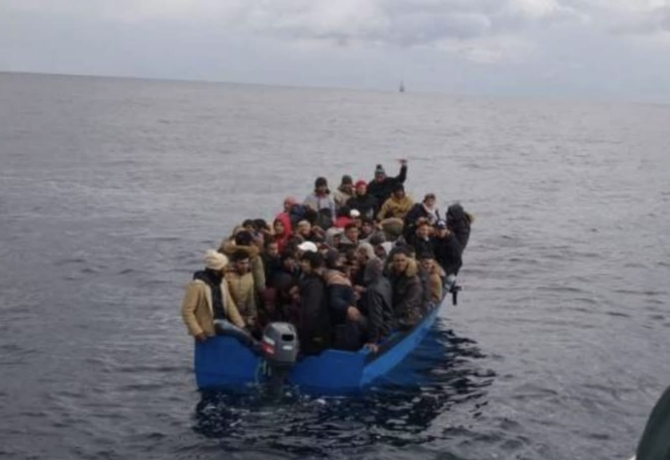 وصول قاربيْن للهجرة السرية إلى جزر الكناري انطلقا من قرية الصيد لاساركا