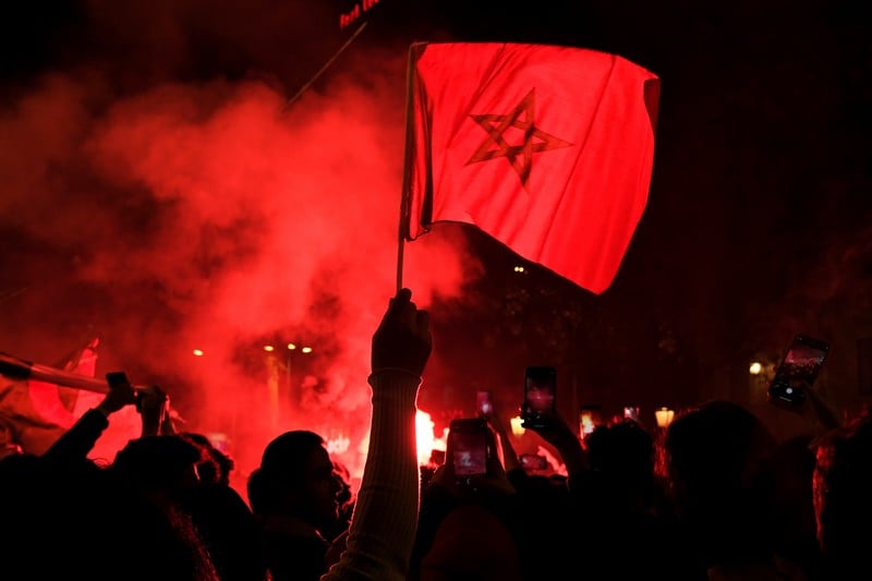 «أسود الأطلس» يشعلون أجواء الفرح في الدار البيضاء