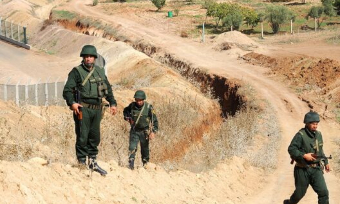 توغل الجيش الجزائري بالحدود المغربية على طاولة رئيس الحكومة