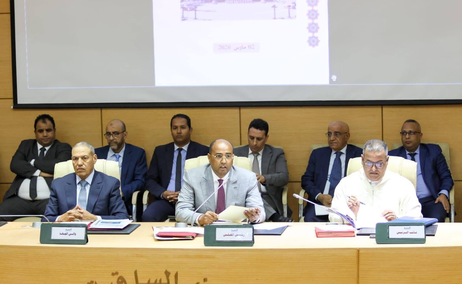 مجلس جهة العيون الساقية الحمراء يعقد دورته العادية لشهر مارس ويصادق على مشاريع استراتيجية لتعزيز البنية التحتية والربط الجوي