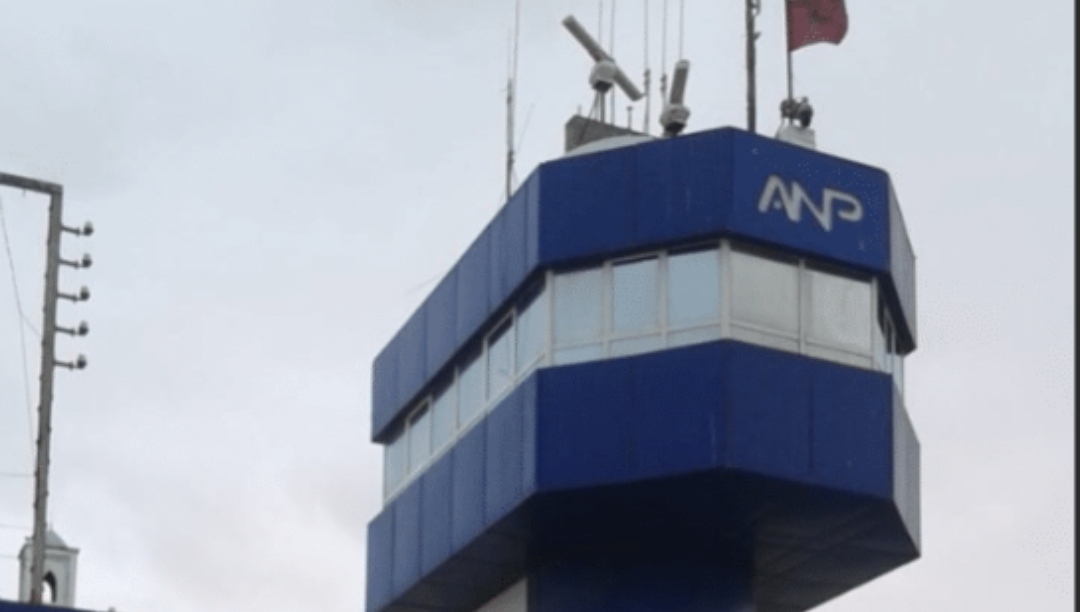 إغلاق ميناء طانطان مؤقتًا بسبب اضطرابات جوية وارتفاع الأمواج إلى أربعة أمتار