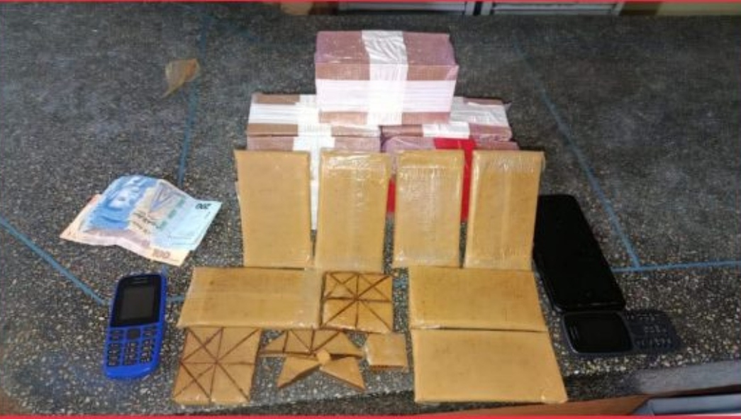 توقيف مروج لمخدر “الشيرا” بالداخلة وحجز كمية إضافية وهواتف ومبلغ مالي