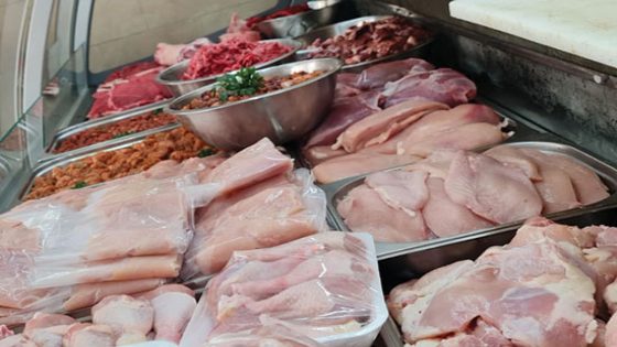 شكايات من جودة اللحوم والدواجن بمركز تجاري في العيون تثير مطالب بتشديد المراقبة الصحية