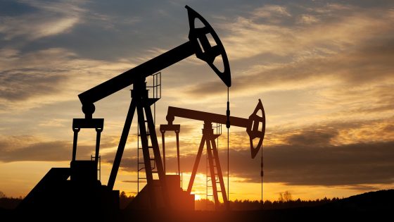 أسعار النفط تهبط بأكثر من 2% بعد إعلان ترامب تعليق هجوم على إيران