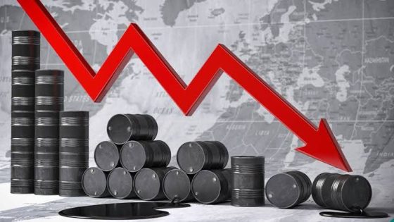 النفط يتكبد خسائر جديدة وسط خفض توقعات الطلب العالمي